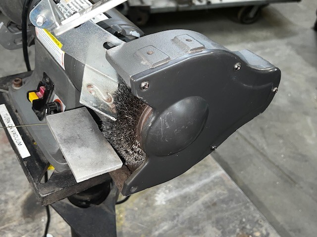 DAYTON VARIABLE SPEED BENCH GRINDER 6″ SIZE 2LKR7 1/3 HP 2000-3300/ 3450 RPM