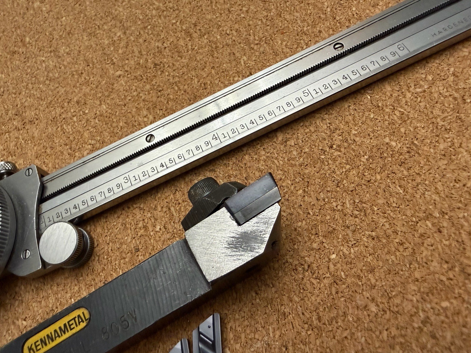 Turning Tool Kennametal #NELL-805V W/New Inserts Included. Excellent Condition!!