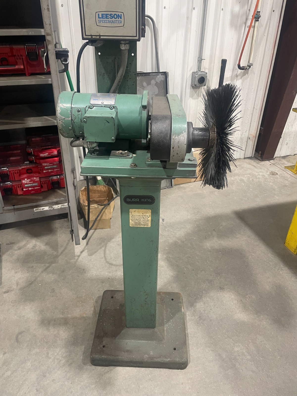Burr King Model 600 Variable Speed Deburring & Polishing Machine 5/8″ Arbor