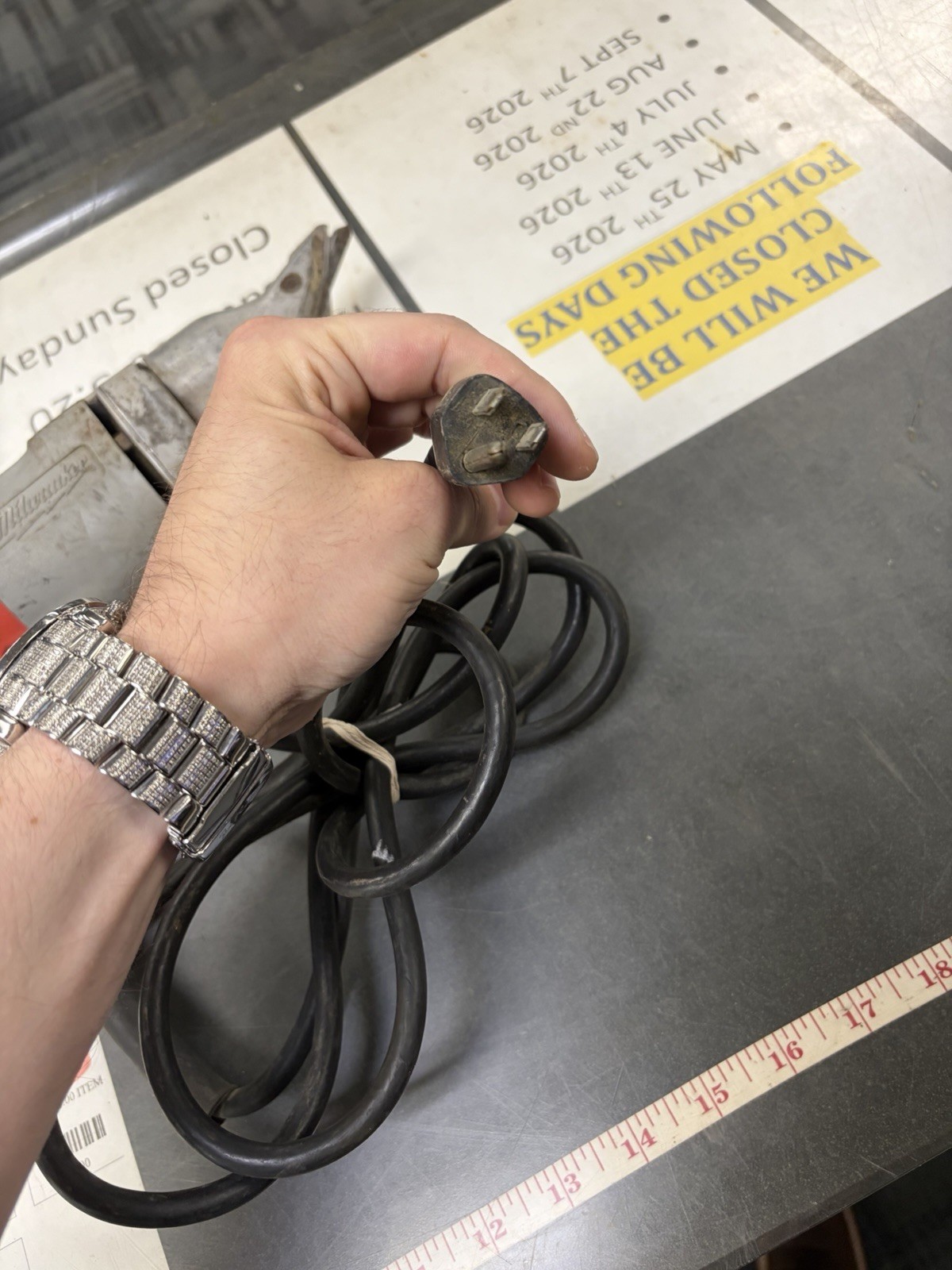 Milwaukee 6852-20 Corded Electric 6.8 Amp 18-Gauge Shear – Tool Only