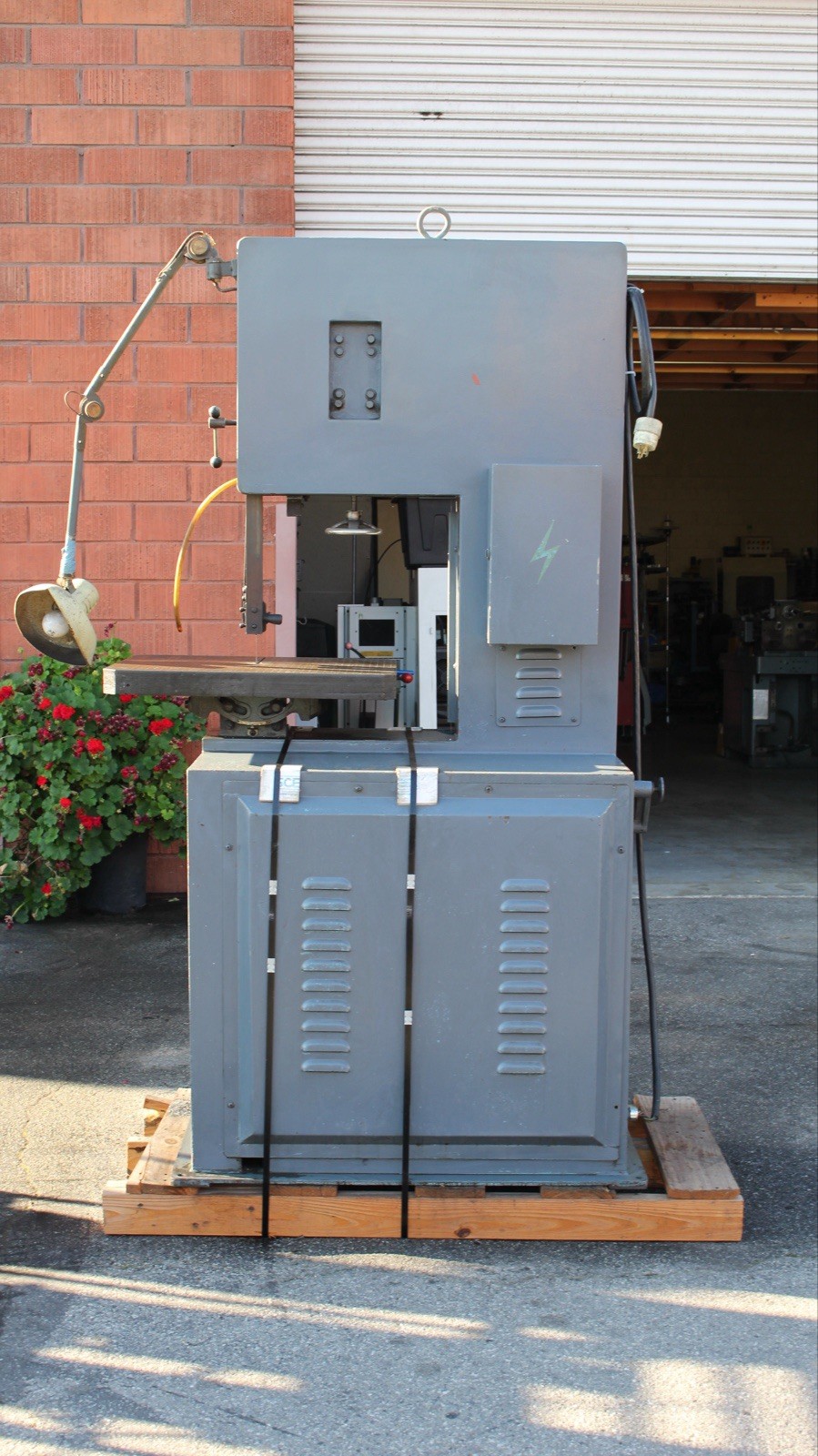LETEN Model: DCM-4 Vertical Band Saw