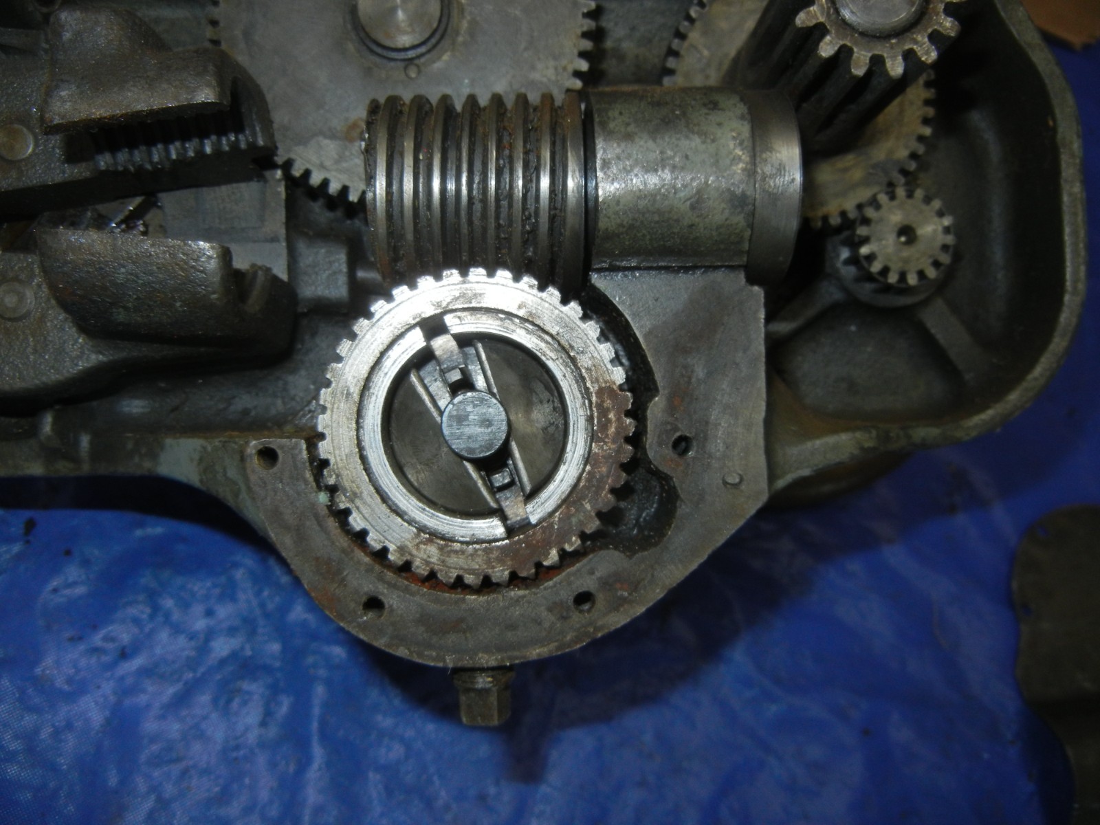 South Bend 9″ lathe model A apron with half nuts 10k