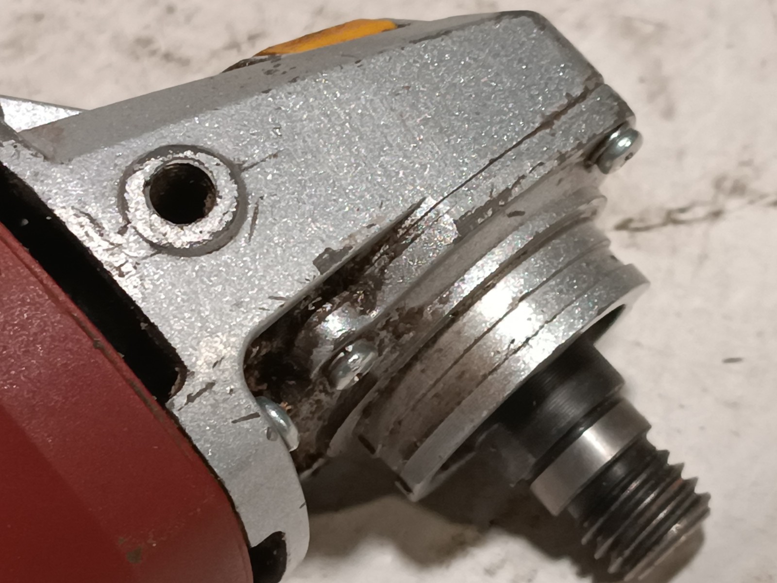 Chicago Electric 60372 4.5″ corded angle grinder, 7/8″ adapter, 11000RPM, 120VAC