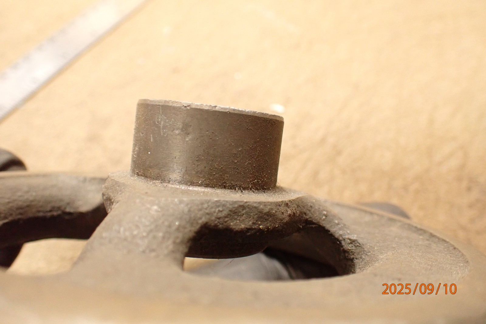 LOT A VINTAGE CAST IRON SMALL MACHINE HANDWHEEL BLANK