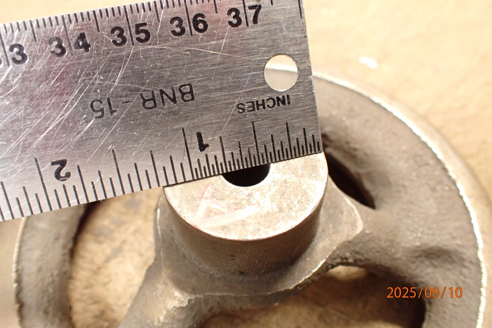 LOT A VINTAGE CAST IRON SMALL MACHINE HANDWHEEL BLANK