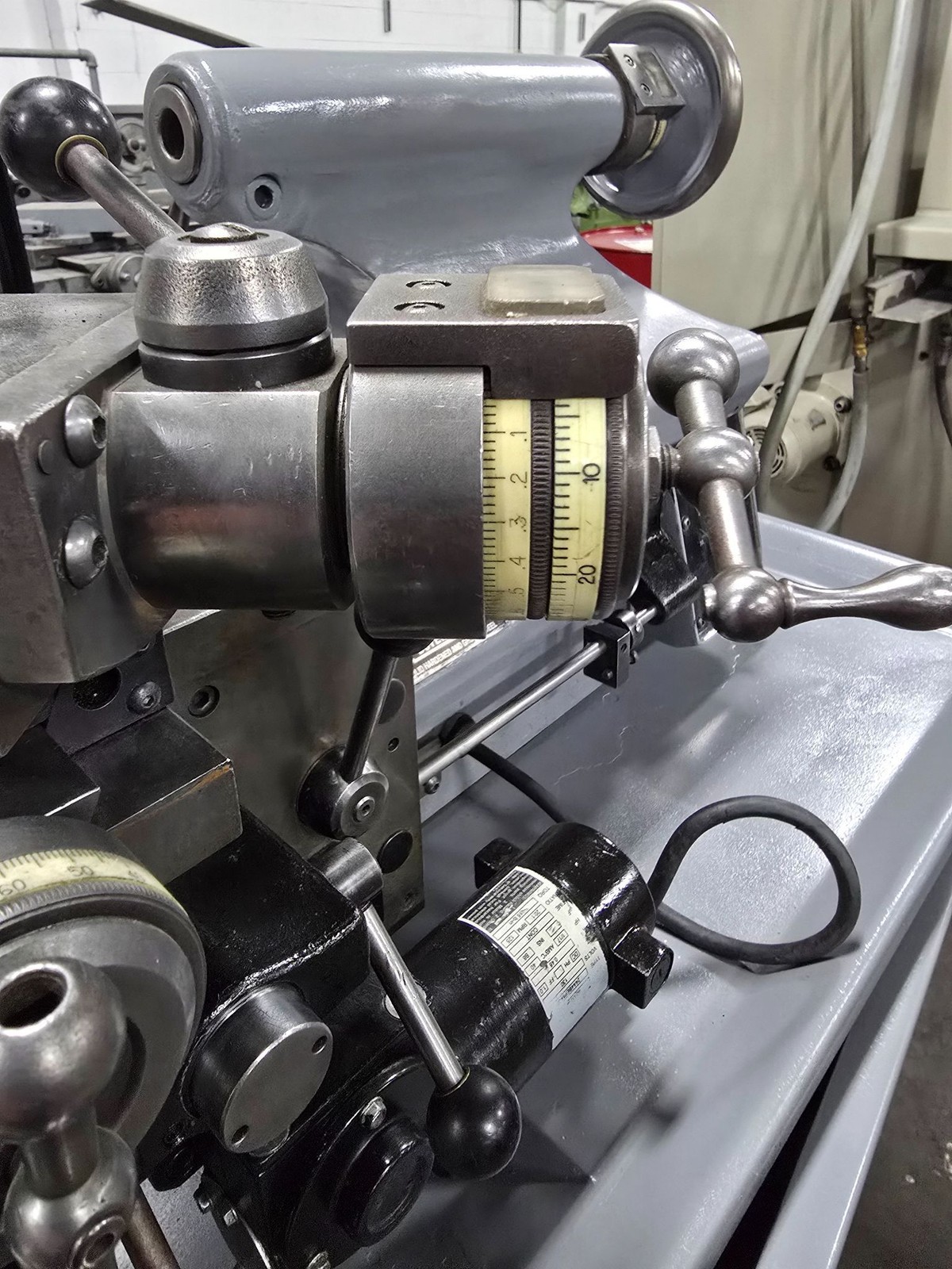 11”x18” Hardinge HLV-H-EM Tool Room Lathe w/Inch/Metric