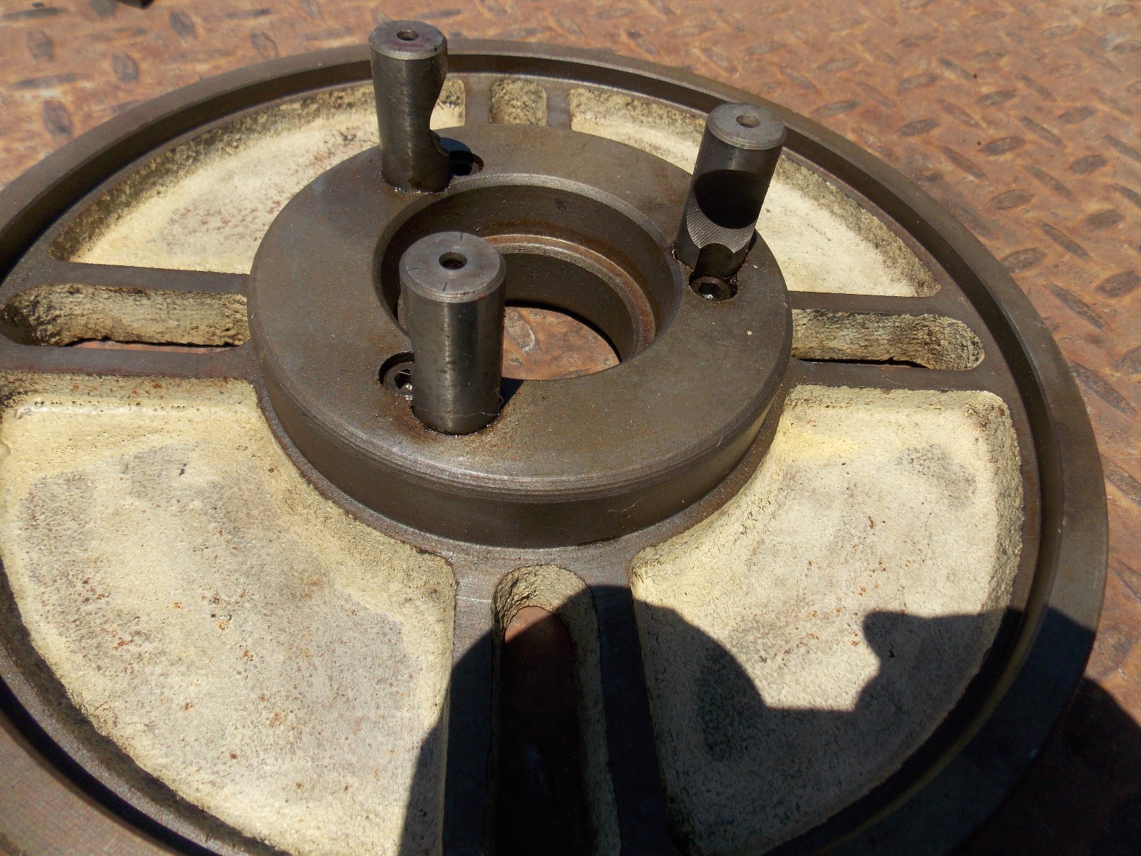 10″ LATHE FACE PLATE has 5/8″ CAM LOCK 3 pins 2 13/16 center to center