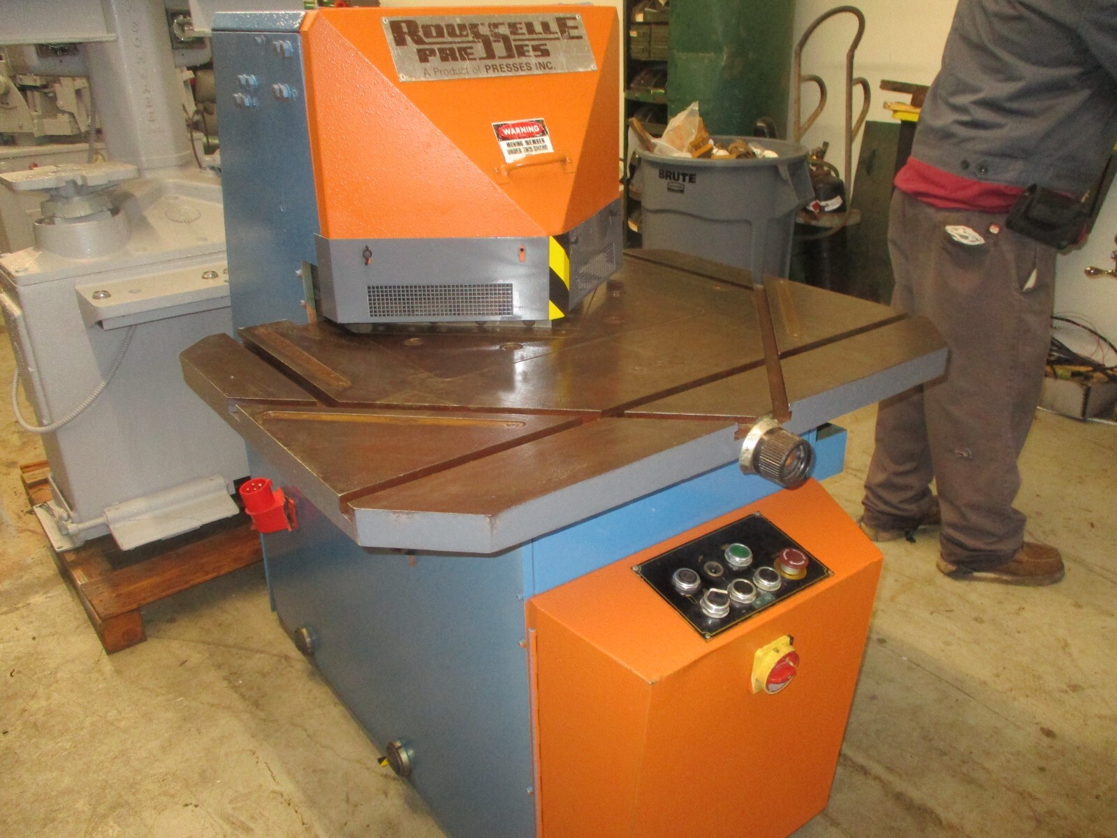 ROUSELLE MODEL FN 1115 HYDRAULIC CORNER NOTCHER 11 INCH 15 TON CAPACITY