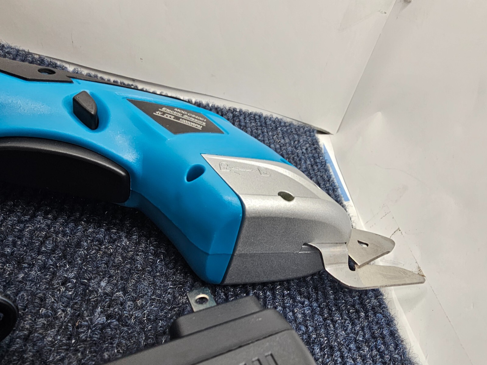 VLOXO CS4001: Multipurpose Cordless Electric Scissors 4V, 10000 RPM – Blue