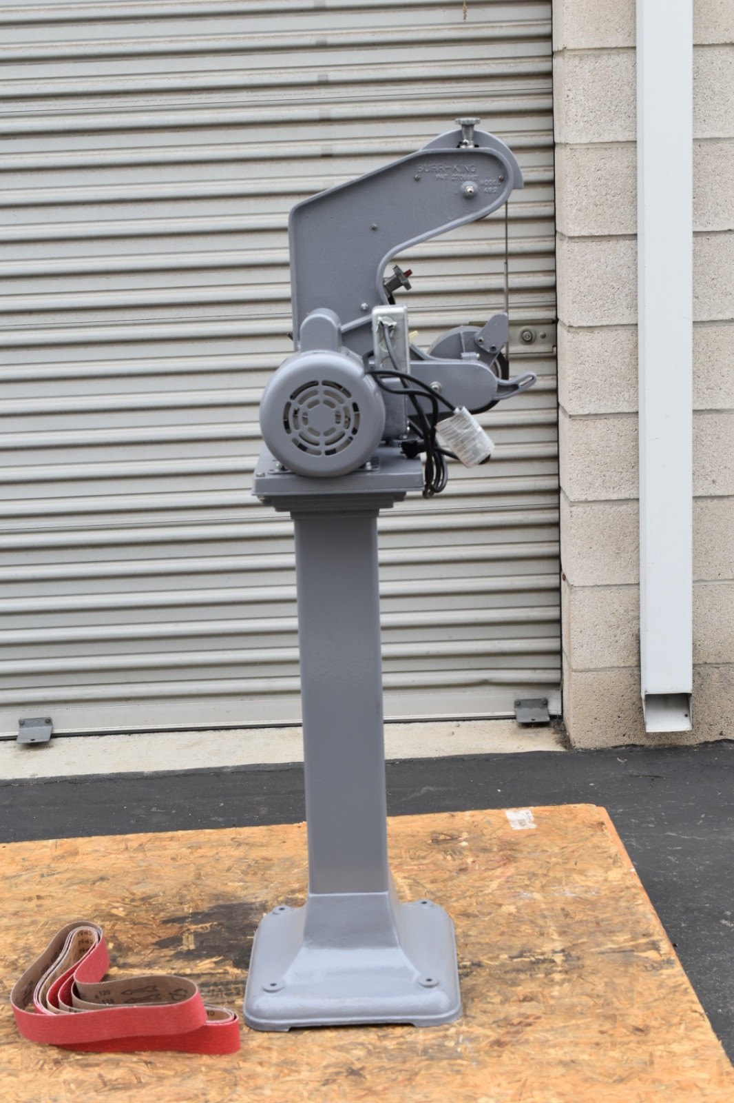 Burr King belt grinder 482, 2″ x 48″, 3 wheel, 1/2 hp with stand