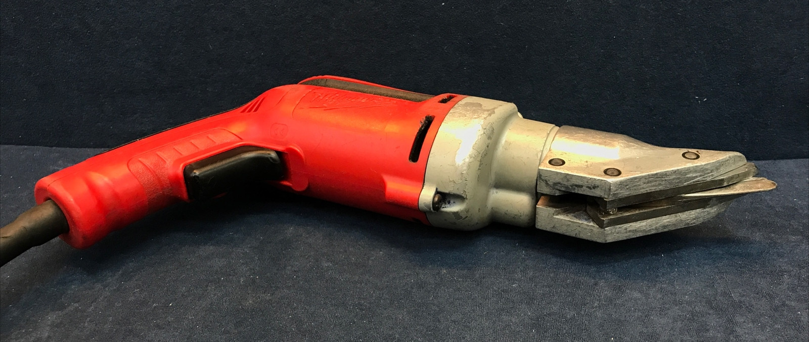 Milwaukee 6852-20 18-Gauge Electric Swivel Head Metal Shear