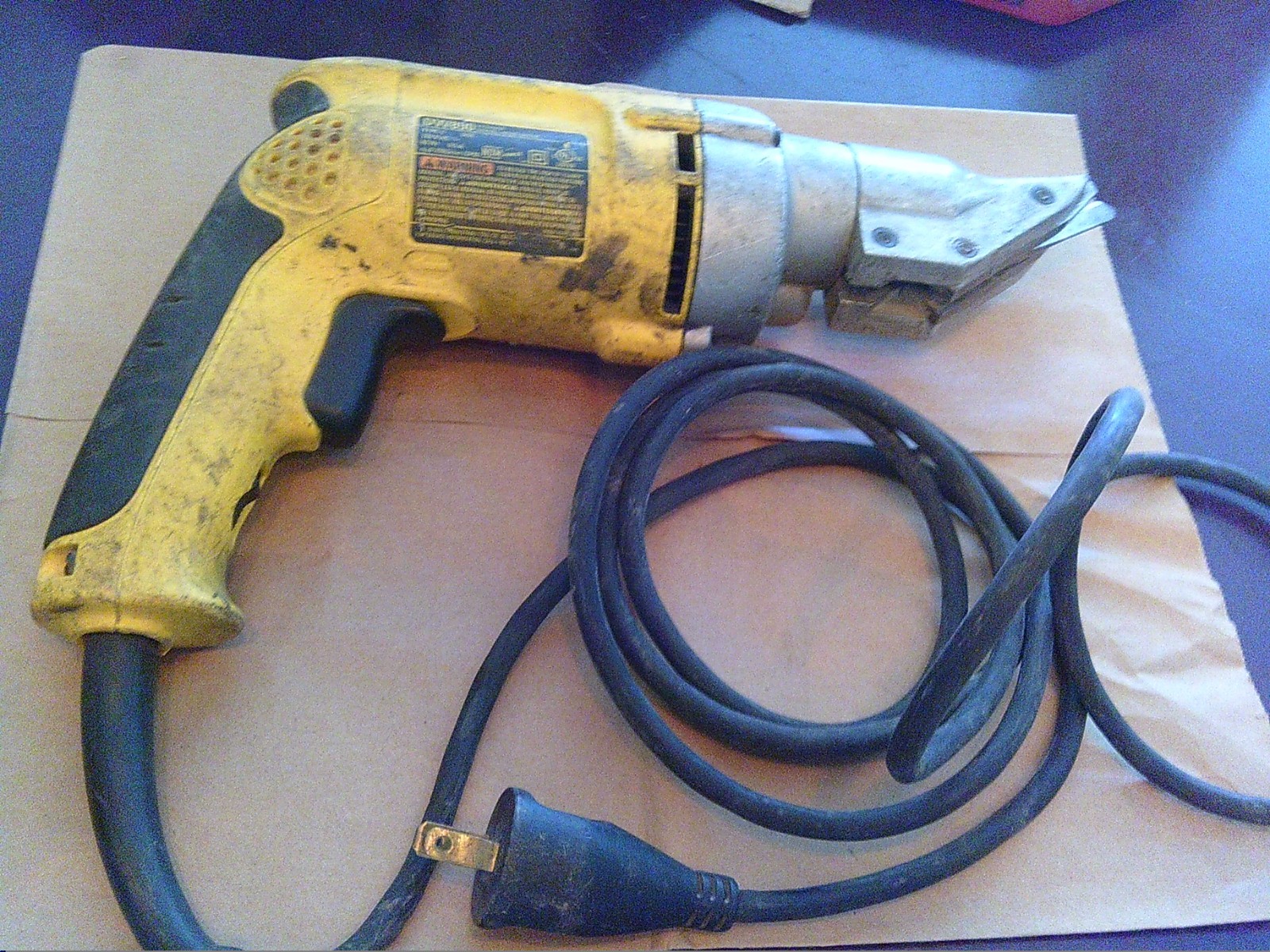 Dewalt 18 Ga. Swivel Head Shear DW890