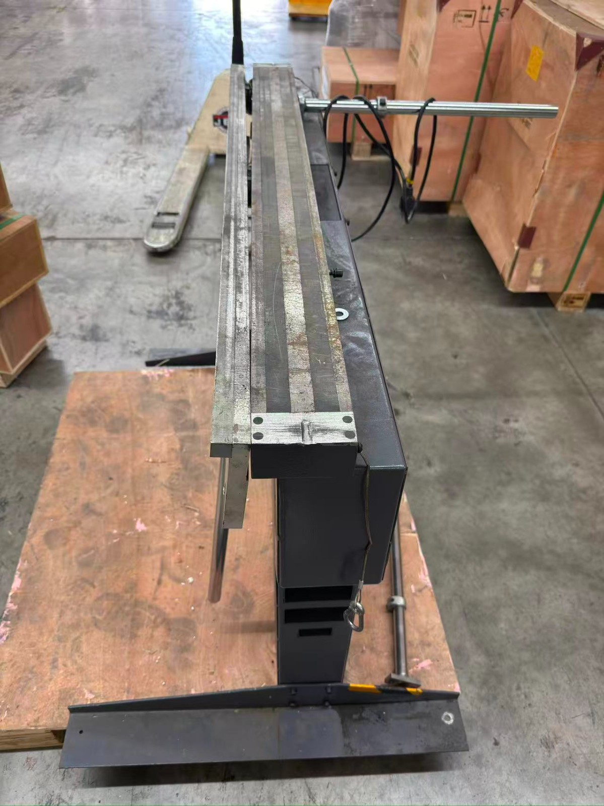 (Not Brand New) Sheet Metal Brake, 48 in Magnetic Box and Pan Brake, 6 ton 16Ga