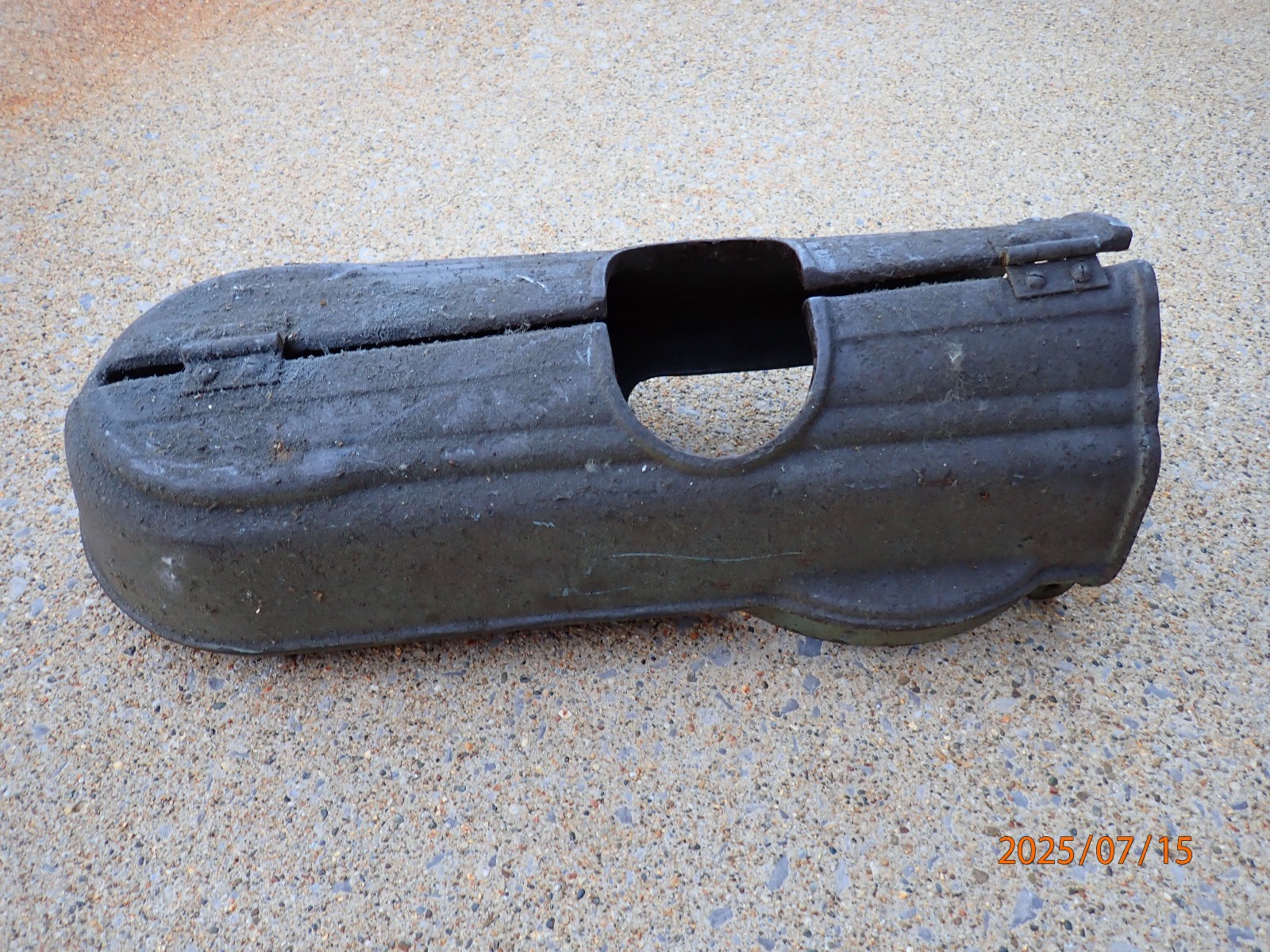 LOT L: VINTAGE EARLY WALKER TURNER 20″ DRILL PRESS CAST IRON BELT COVER ASSEMBLY