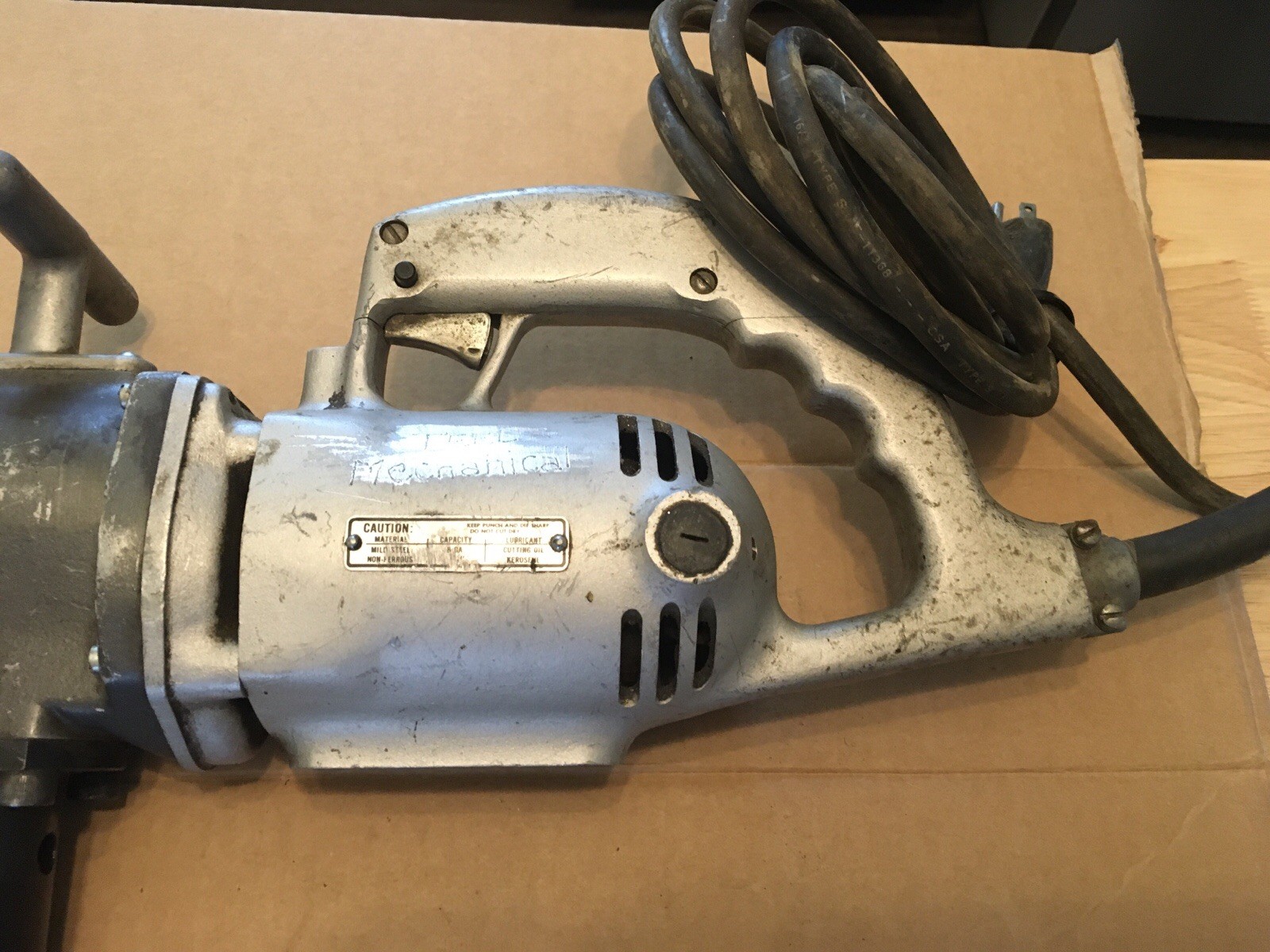 Black & Decker Industrial Heavy Duty 8 Gauge Nibbler 3255