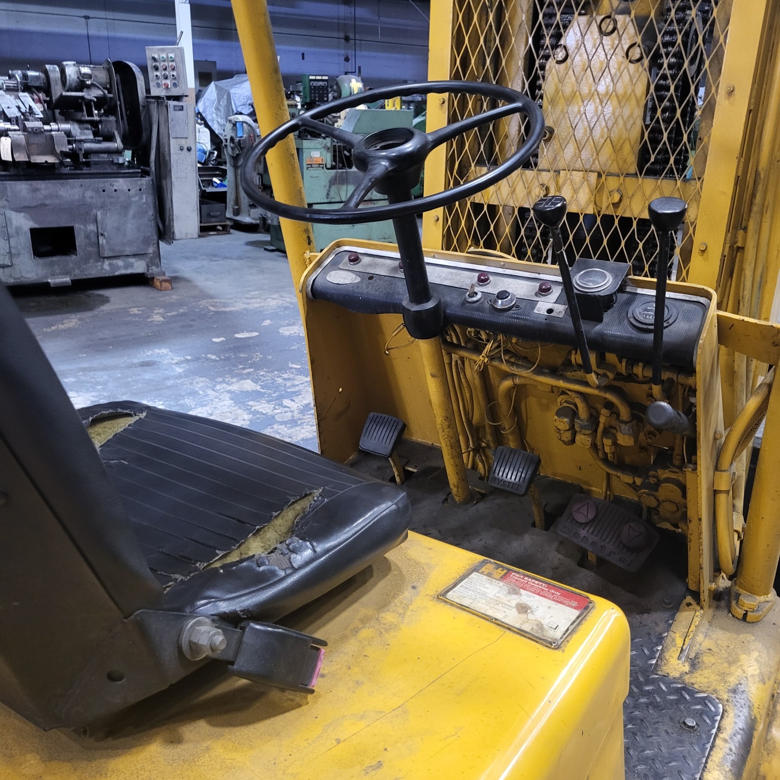 Hyster 10,000 lbs. Cap, Forklift, Propane, 15′ Lift, Side Shift, 3335 Hours