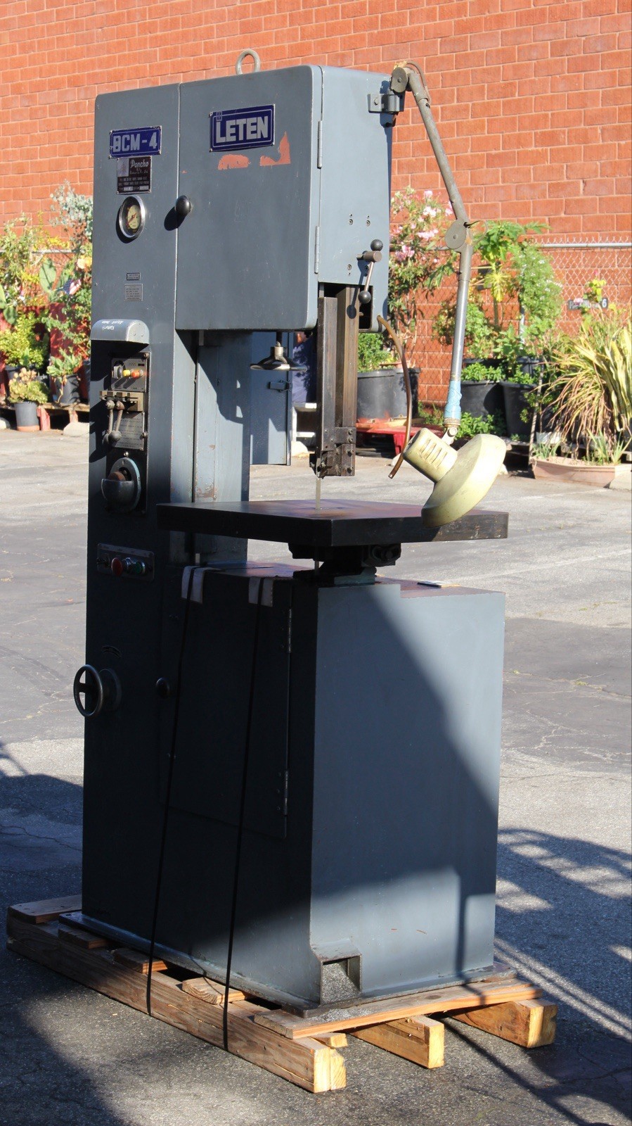 LETEN Model: DCM-4 Vertical Band Saw
