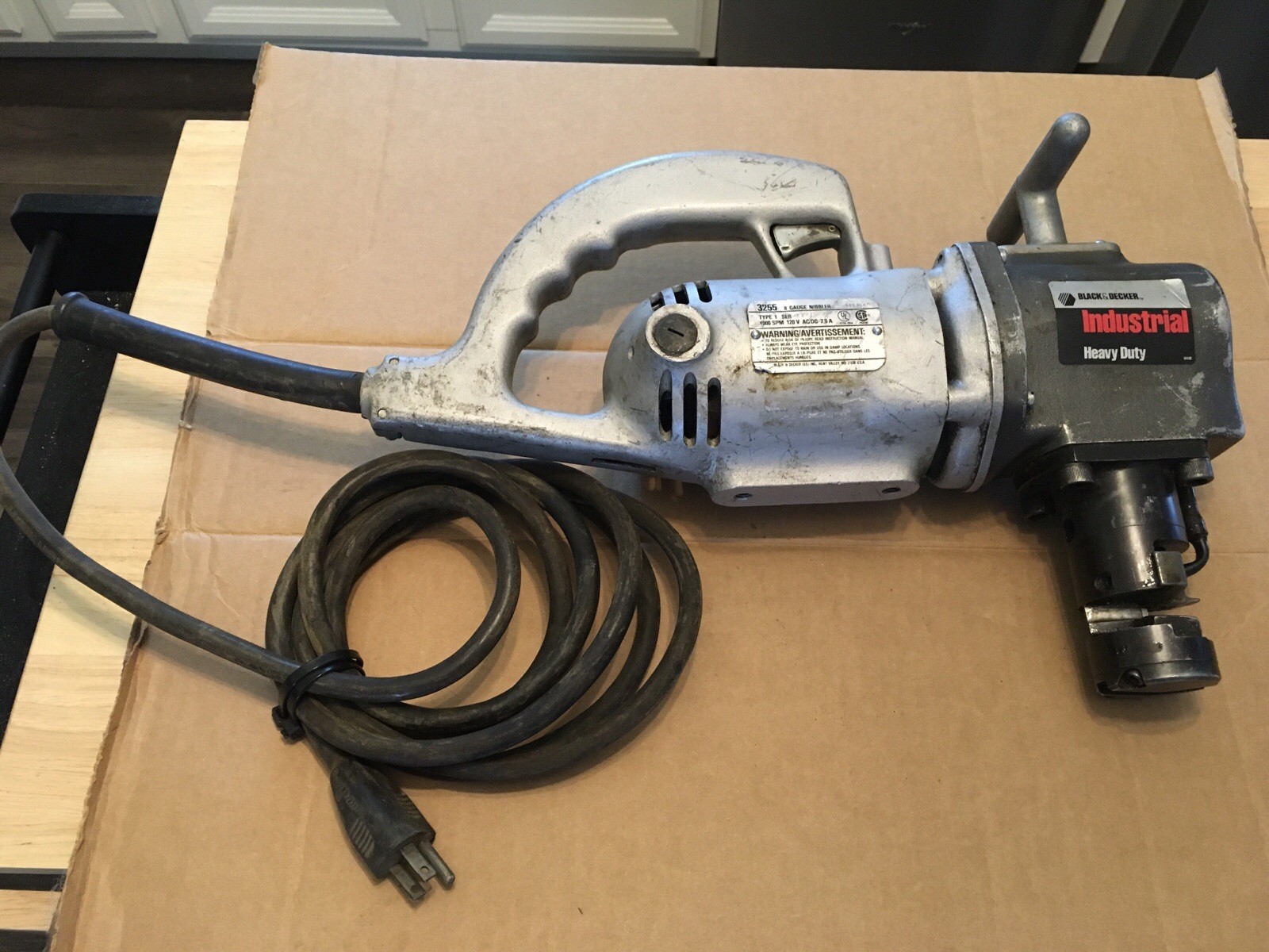 Black & Decker Industrial Heavy Duty 8 Gauge Nibbler 3255
