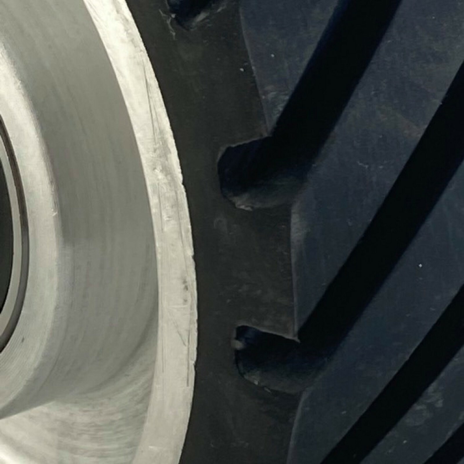 6″ Serrated Polyurethane Rubber Contact Wheel With 5/8 inch bore
