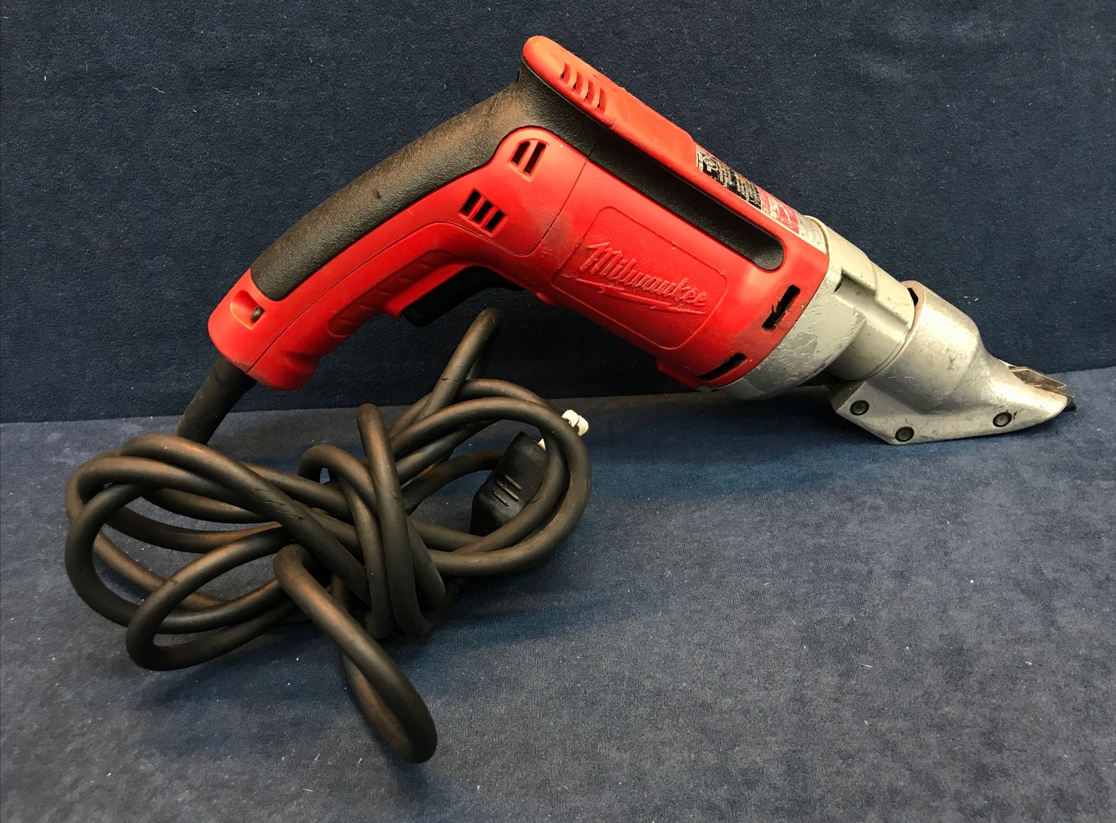 Milwaukee 6852-20 18-Gauge Electric Swivel Head Metal Shear