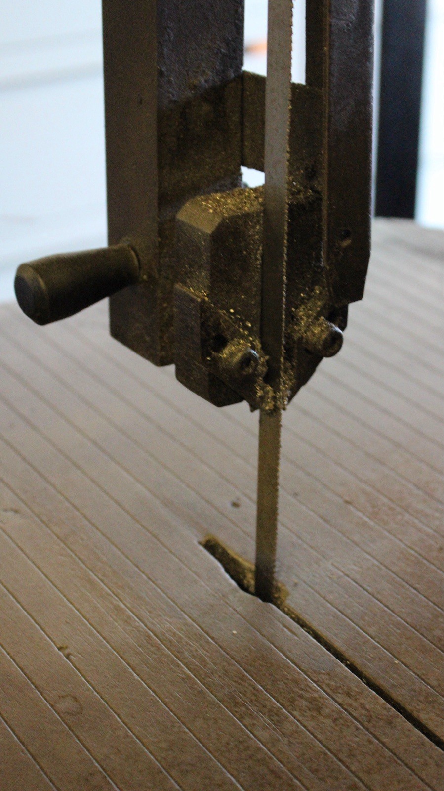 LETEN Model: DCM-4 Vertical Band Saw