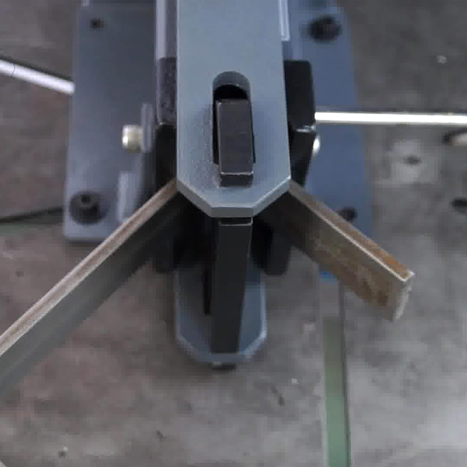 Manual Steel Bending Brake 4 Inch 2.5 Ton Press 90 Degree Bench Top Metal Bender