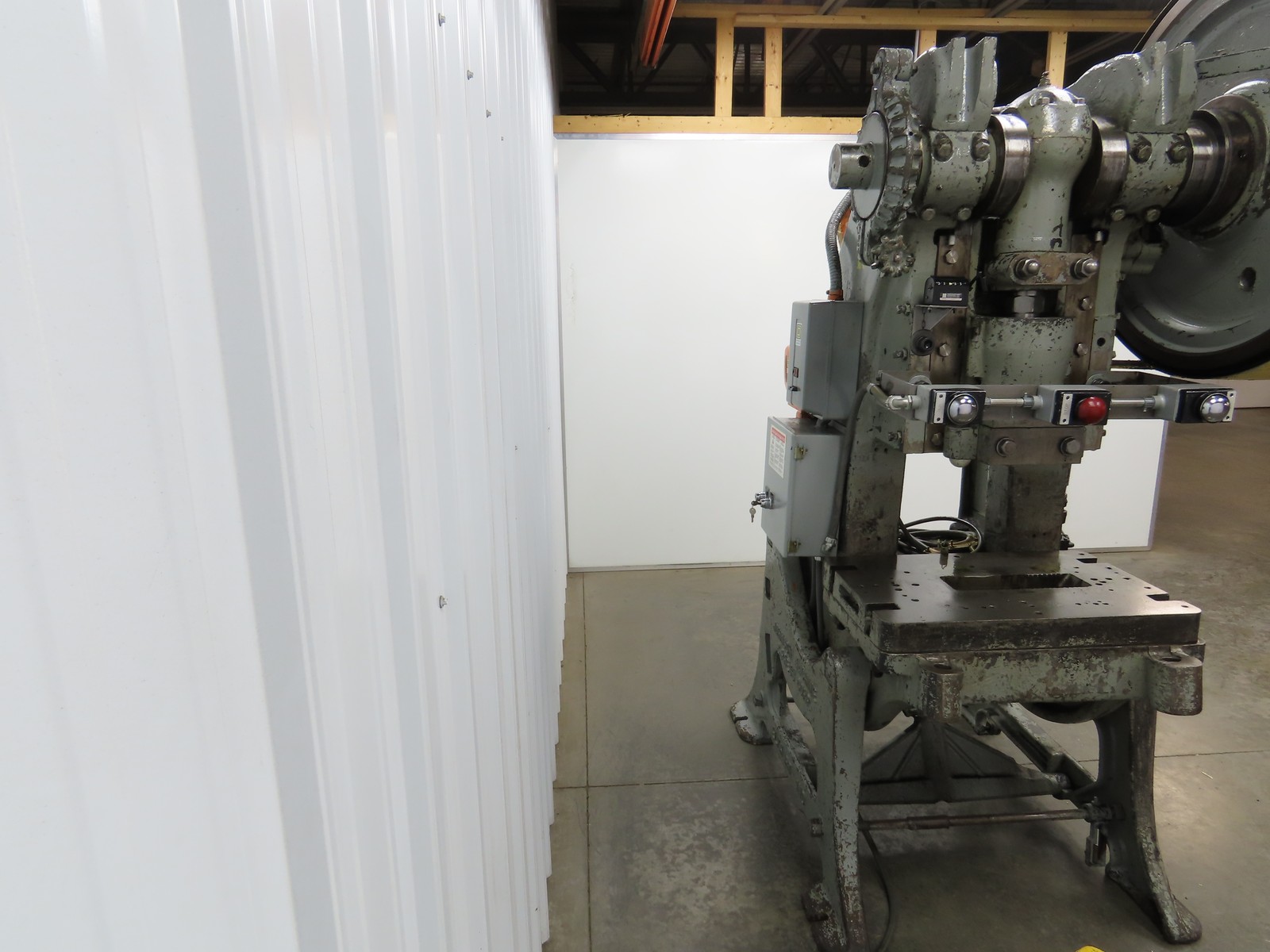 Johnson No 5 Mechanical OBI Punch Press 50 Ton 4″ Stroke 10″ Throat Bad Motor