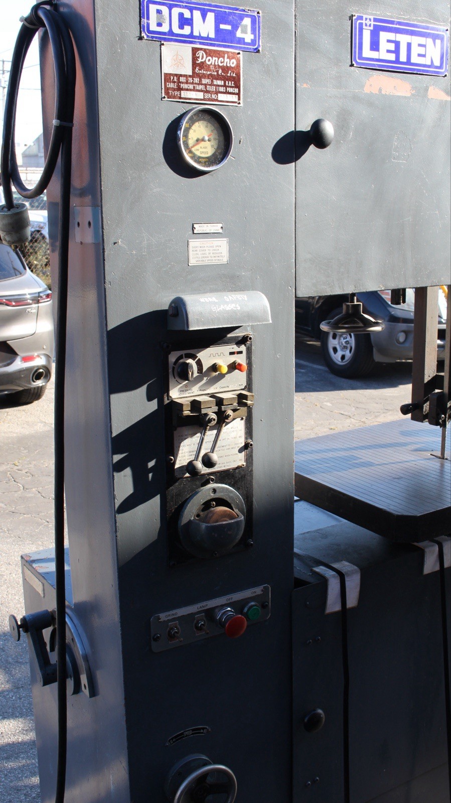 LETEN Model: DCM-4 Vertical Band Saw
