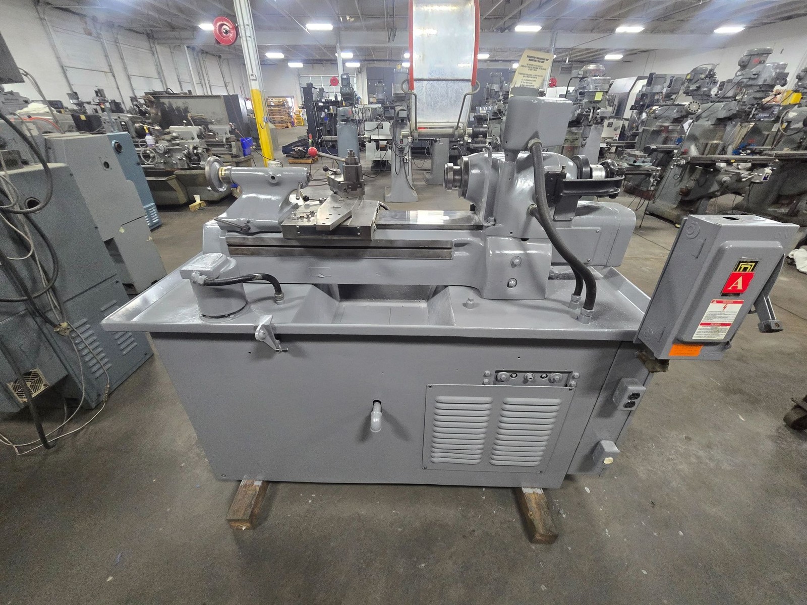 11”x18” Hardinge HLV-H-EM Tool Room Lathe w/Inch/Metric
