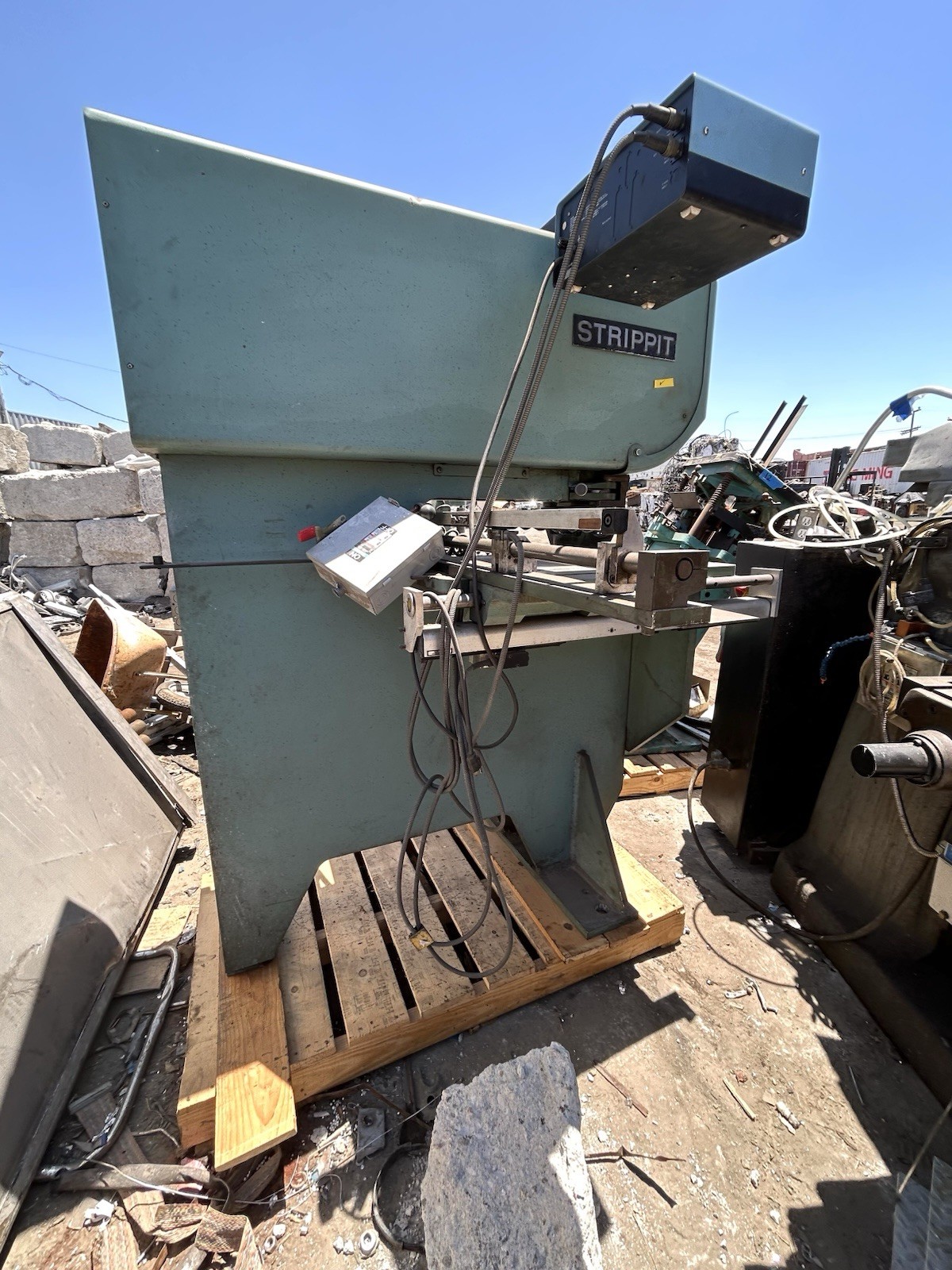 Strippit Houdaille Custom 18/30 30-Ton Hydraulic Turret Punch Press 230V 3-Phase