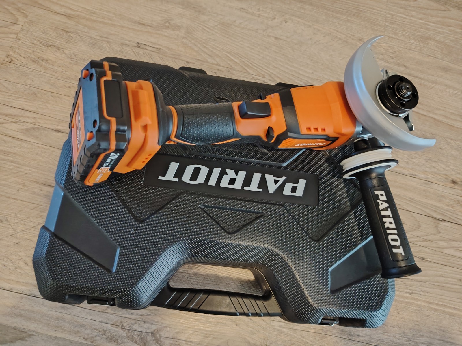 4.5 Inch Grinder and Polisher with Variable Speed with 6 Speeds M14 Thread 230V