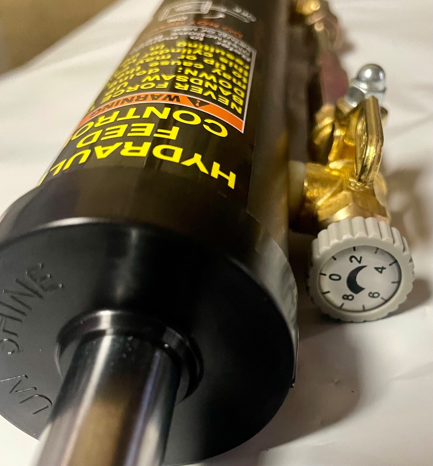 New ACCURA ABHC-712 hydraulic downfeed cylinder for band saw