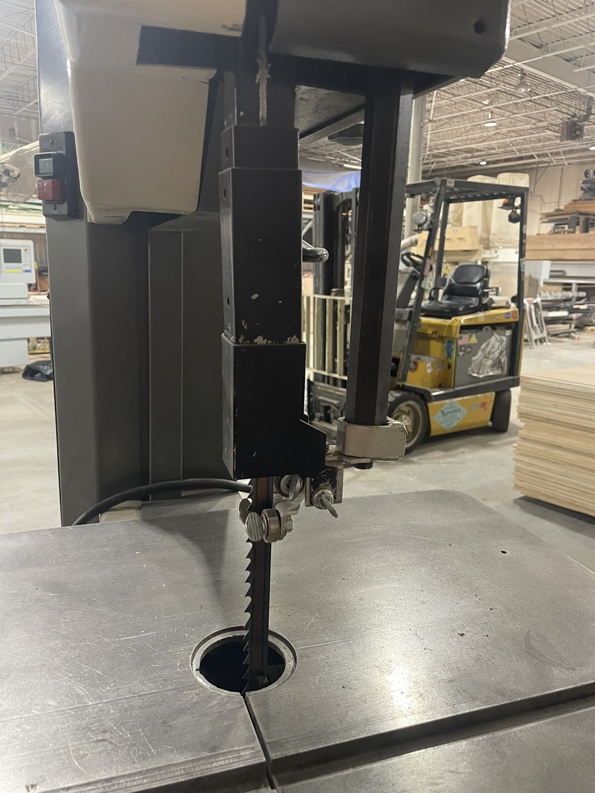 Delta Vertical Bandsaw, Model 28-3XO Very Good Condition 
