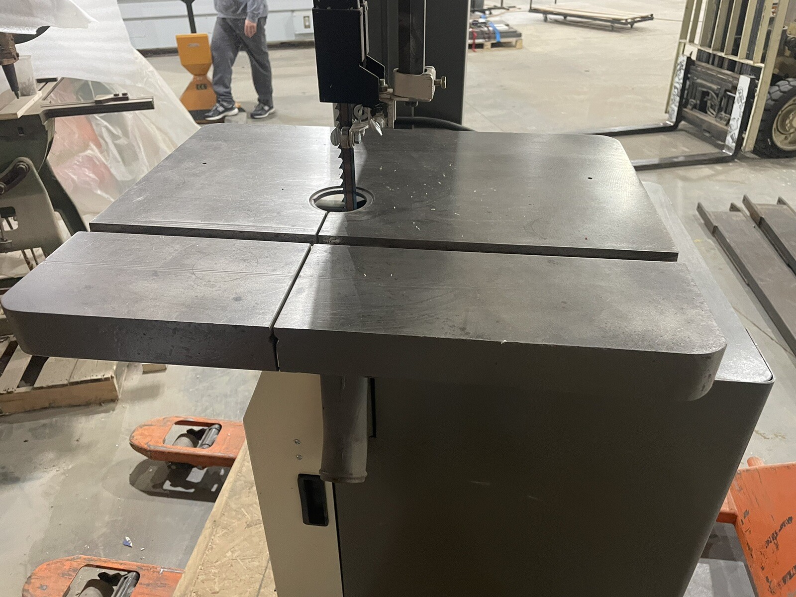 Delta Vertical Bandsaw, Model 28-3XO Very Good Condition 