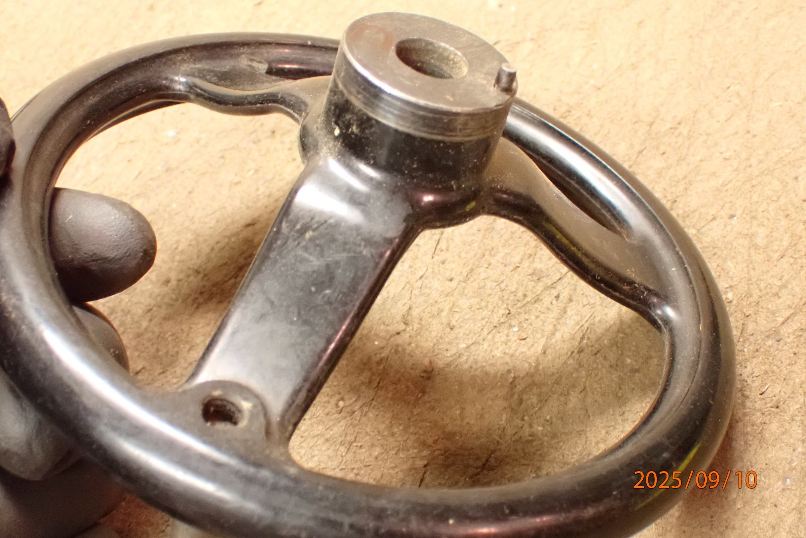 LOT D BRIDGEPORT MILLING MILL MACHINE CRACKED HANDWHEEL. MACHINIST TOOLING