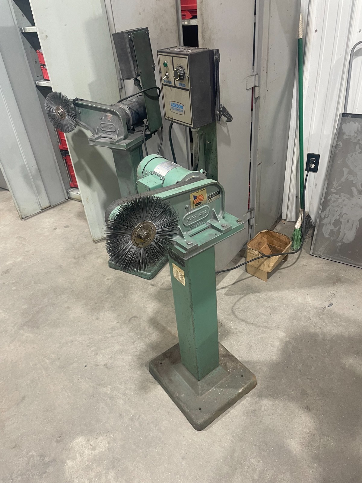 Burr King Model 600 Variable Speed Deburring & Polishing Machine 5/8″ Arbor