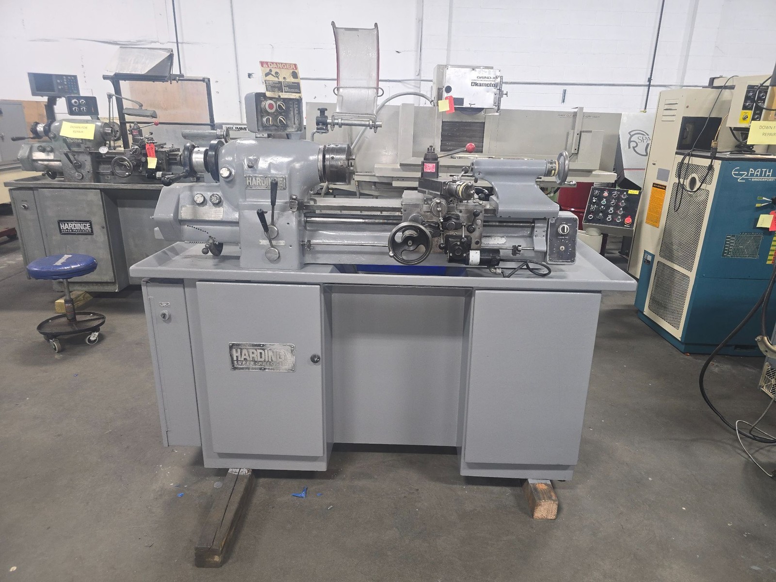 11”x18” Hardinge HLV-H-EM Tool Room Lathe w/Inch/Metric