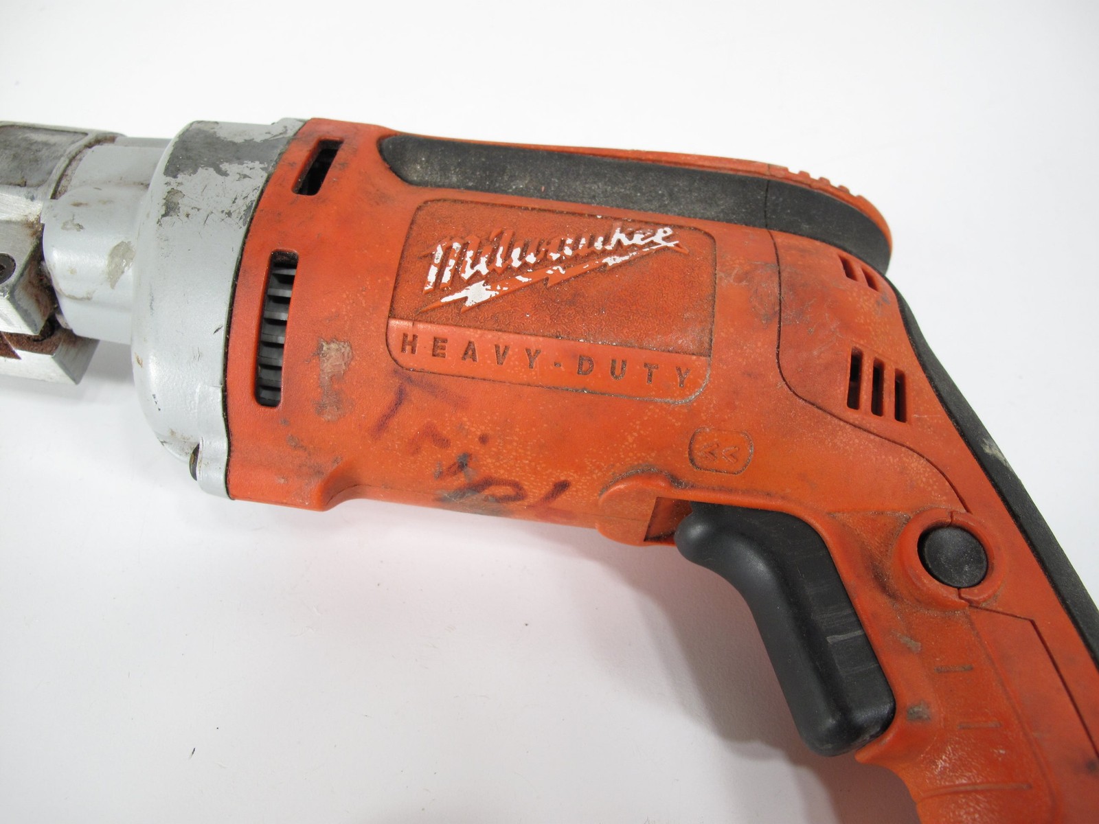 Milwaukee 6852-20 18-Gauge Double Insulated, 10′ Corded Shear 6.8A Motor