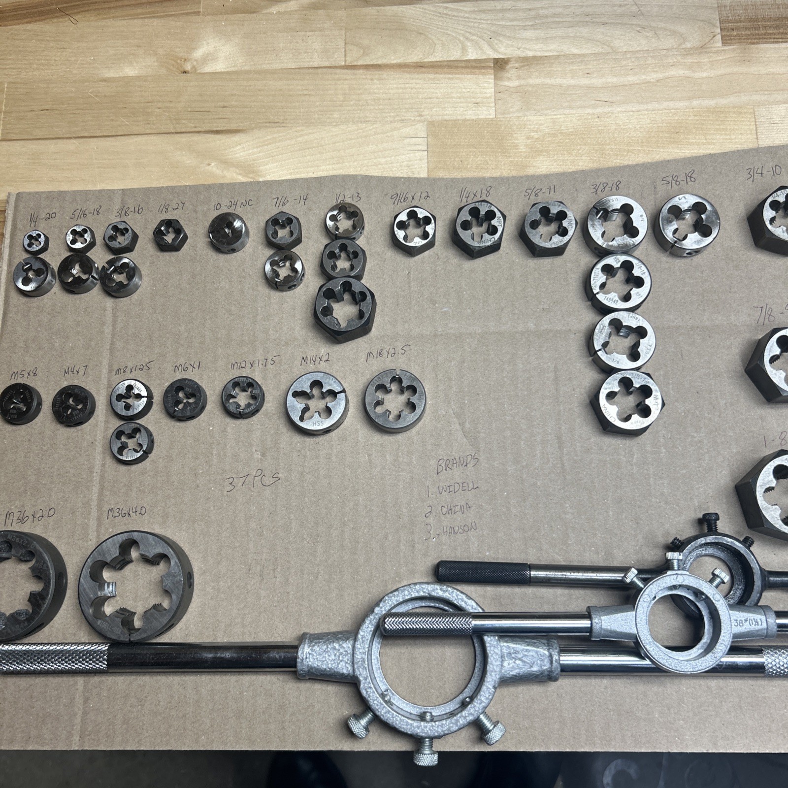 Widell/Hanson/China Die lots. Total of 37 pieces. See pictures for sizes