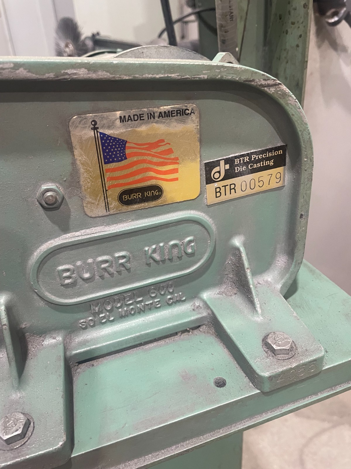 Burr King Model 600 Variable Speed Deburring & Polishing Machine 5/8″ Arbor