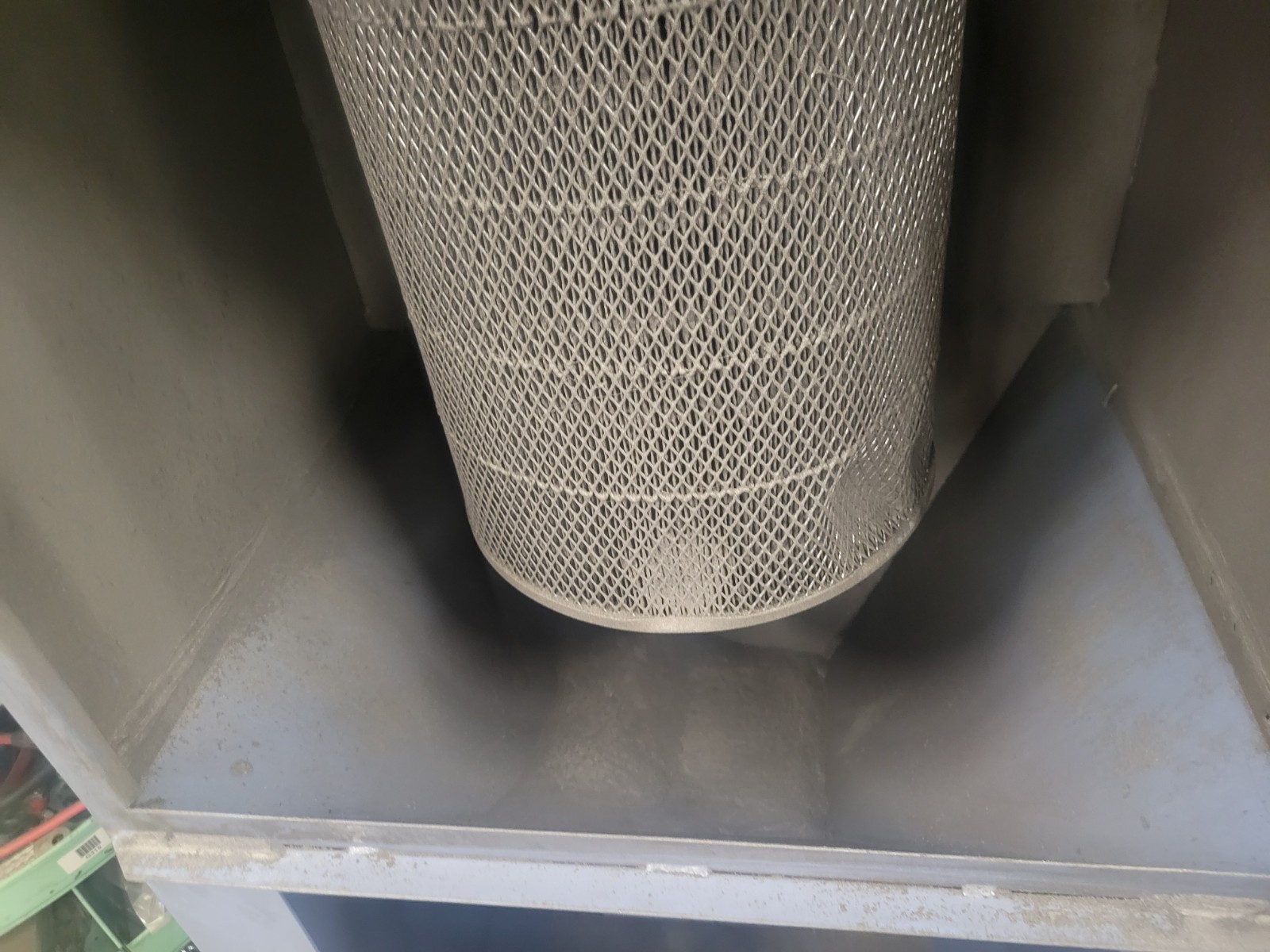 Peterson Machine Tool Co. Large Tumbler with Filtration System and Abrasive