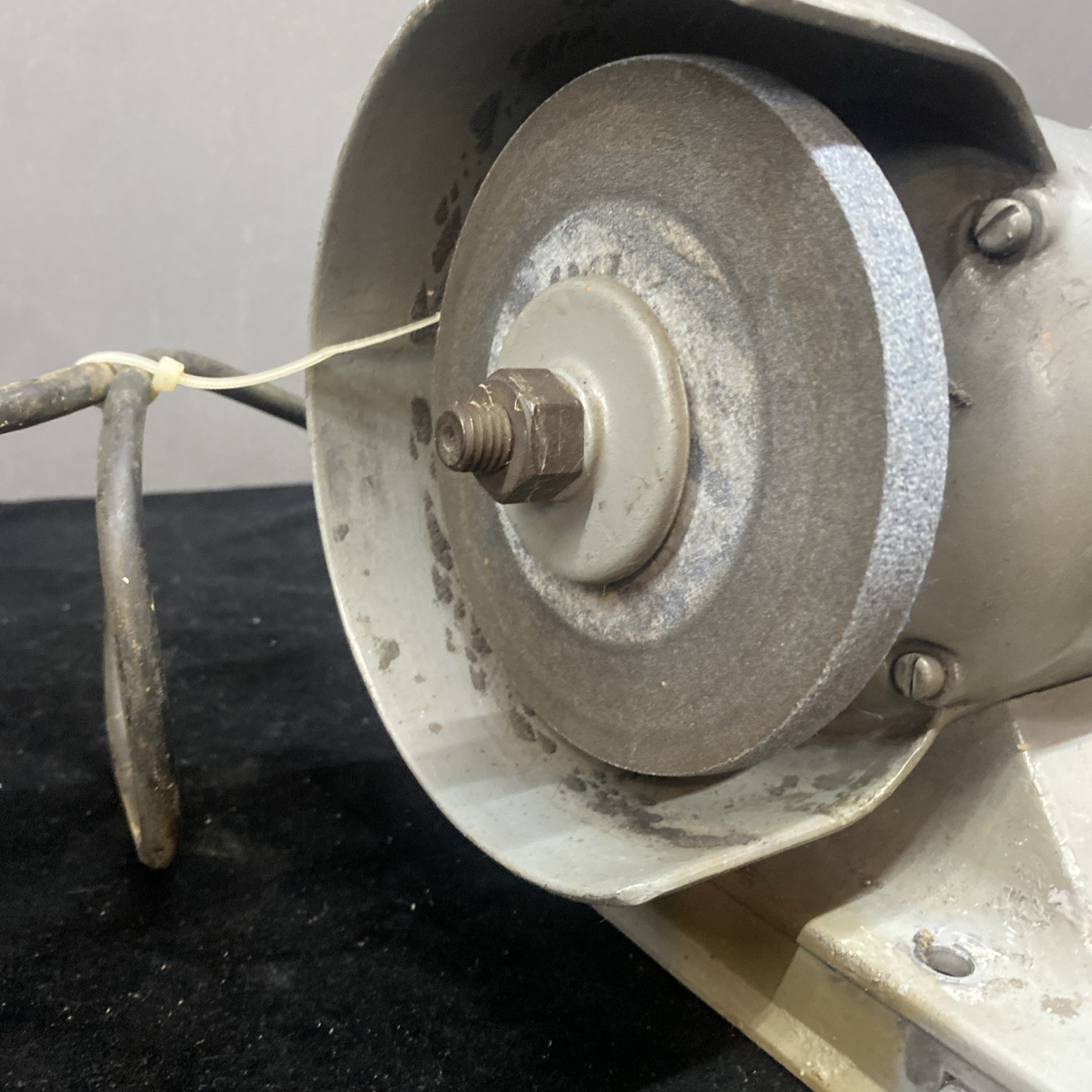 Bench Grinder Van Dorn 6″ Type A 1/4 HP 3600RPM 4.0 AMPS Working Mounting Bolt
