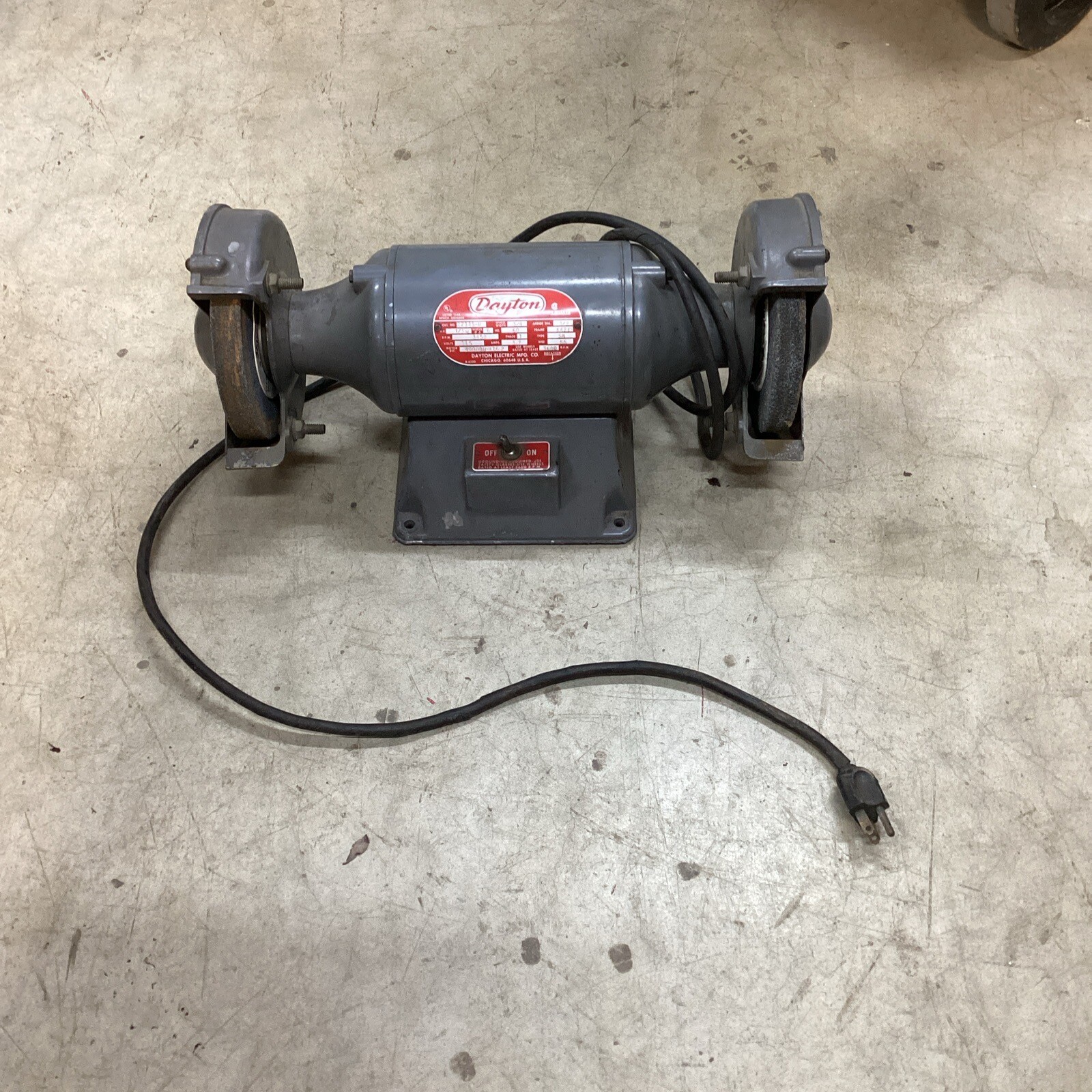 2Z315U Vintage 1/3hp. Dayton 3600rpm Commercial 6” Bench Grinder 1/2”arbor 114A