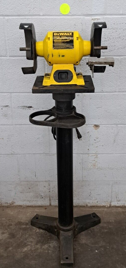 DEWALT BENCH GRINDER DW758 8″ BENCH 120 VAC 60HZ 4.2A 3600 RPM 2012-24-YL72018