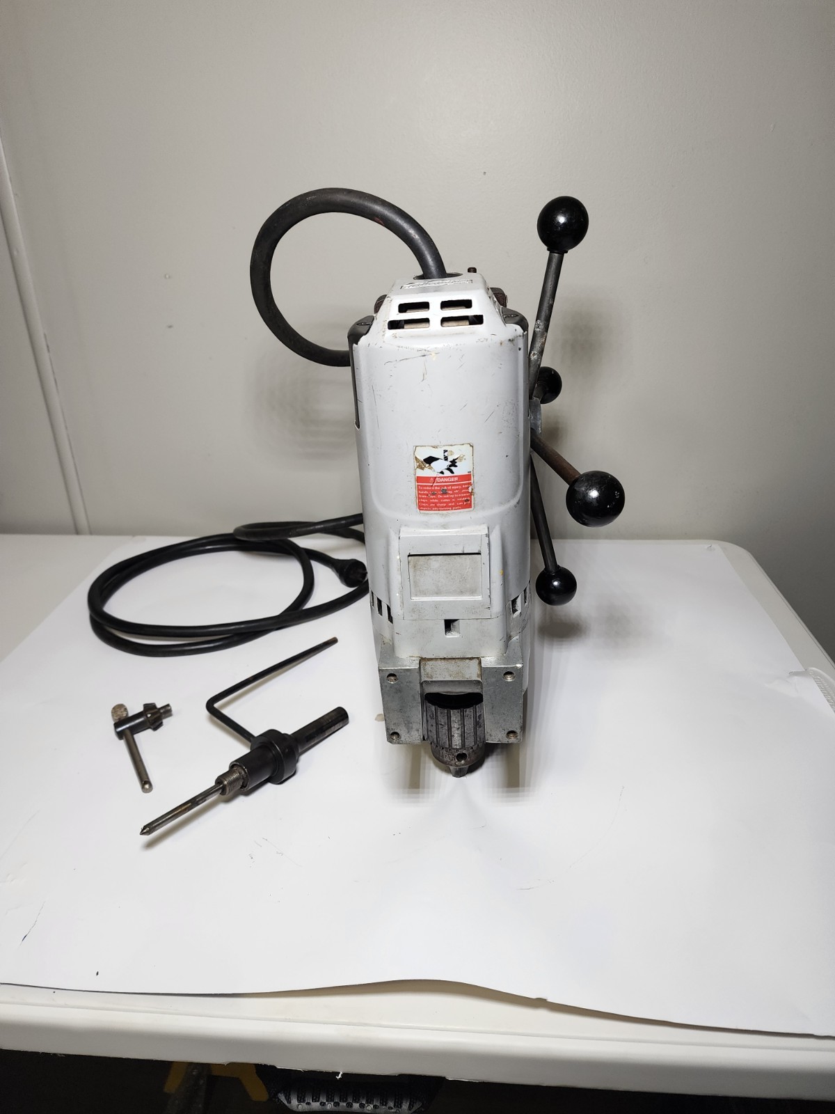 Milwaukee 4202 (4202/4262-1) Magnetic Drill with 3/4″ Chuck, key and oiler