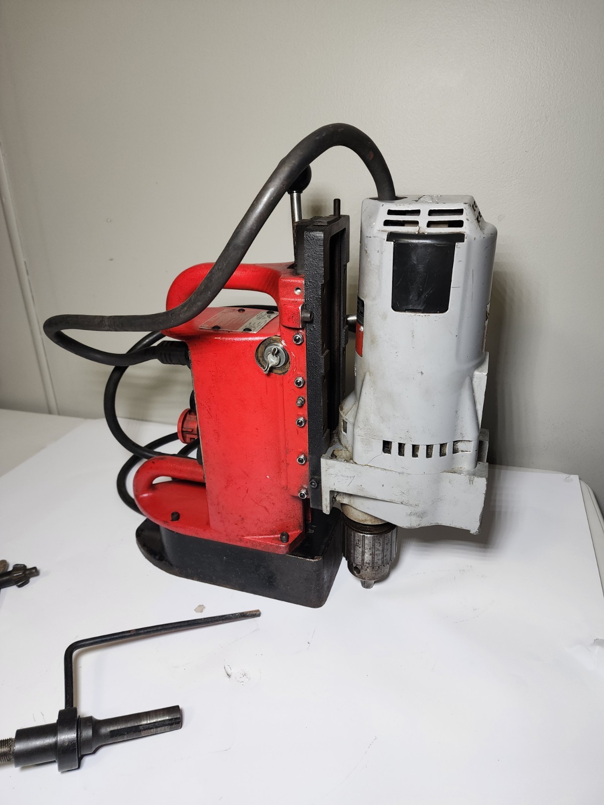 Milwaukee 4202 (4202/4262-1) Magnetic Drill with 3/4″ Chuck, key and oiler