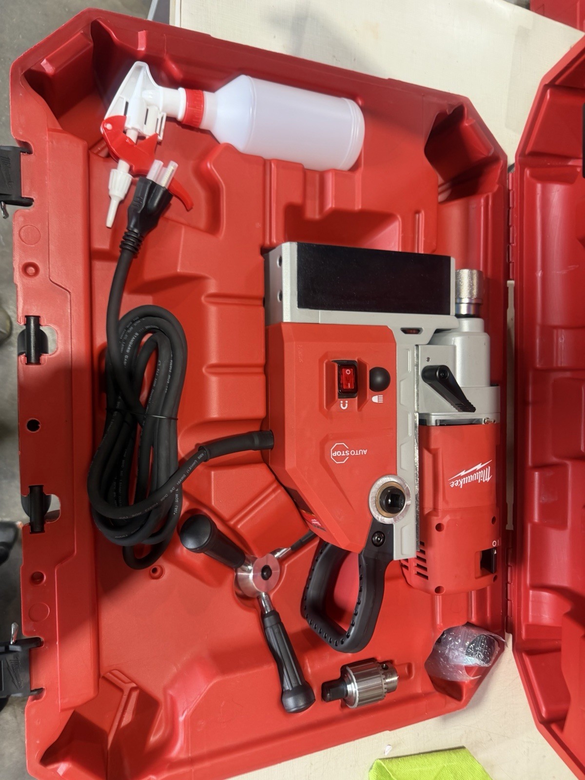 Milwaukee 4272-21 1-5/8″ Electromagnetic Drill Kit
