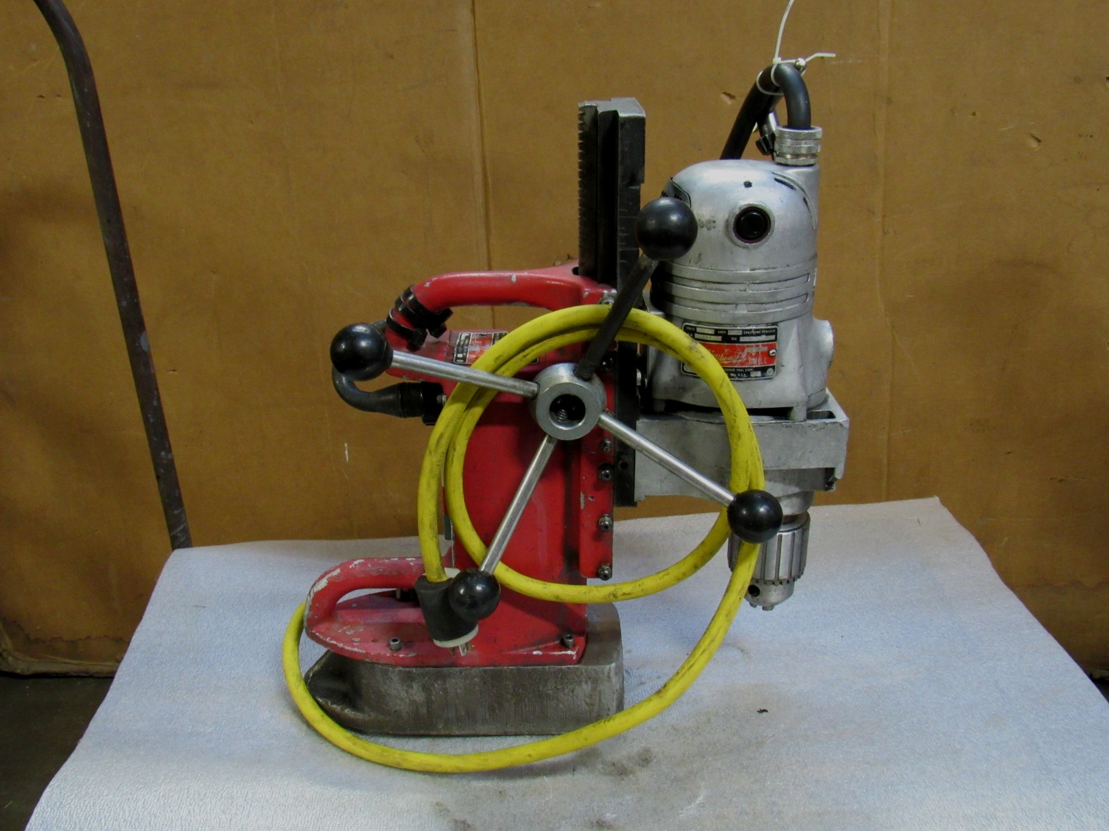 Milwaukee Magnetic Drill Press 4201 4262-1 120V 400Rpm – used