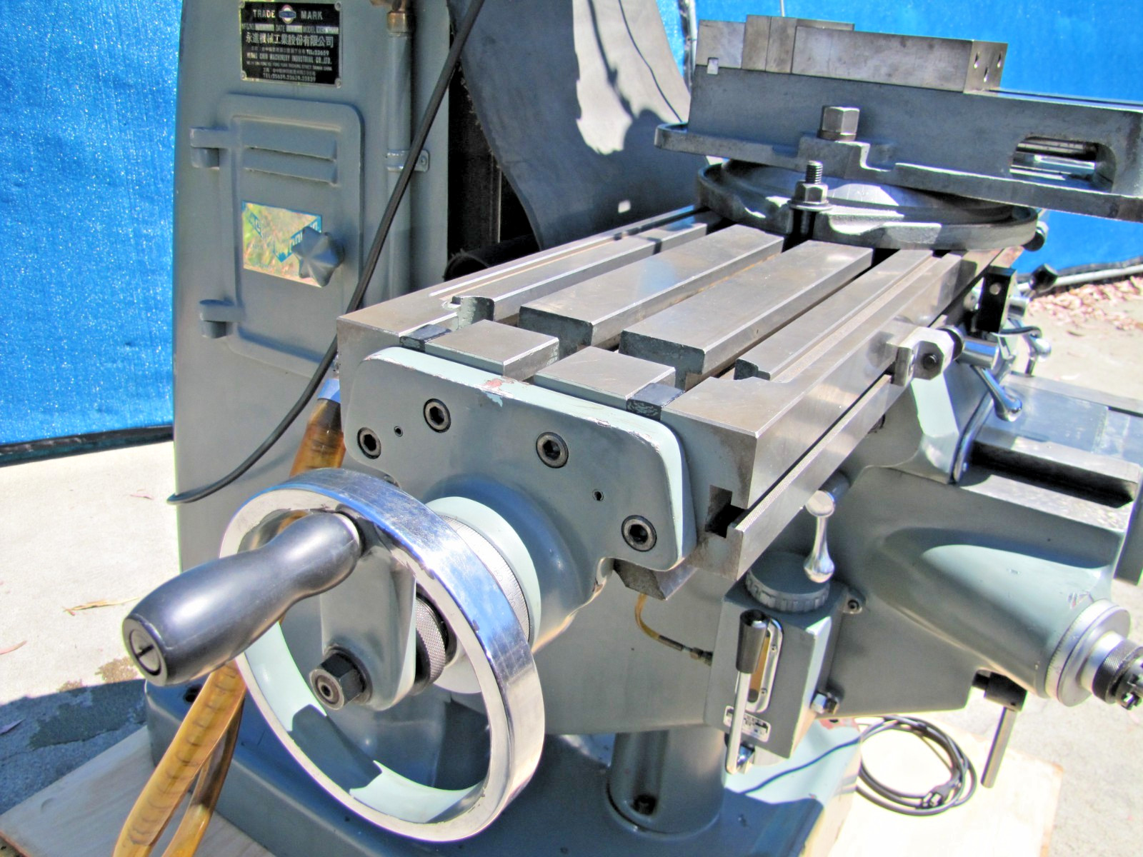 Maxmill 2HP Mill Drilling Milling Machine Power Table Auto Feed Coolant 6in Vise