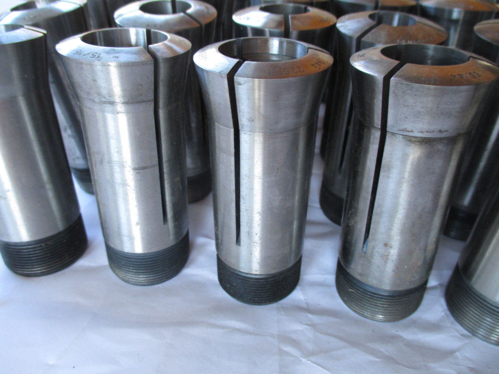 Lot Set of 30 Hardinge 5C Collets. Range Is 3/64 to 1″. Half w/Internal Thread
